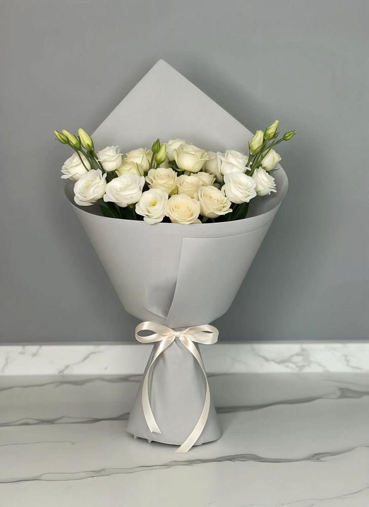 Букет цветов из: Розы и Лизиантусы в Турово