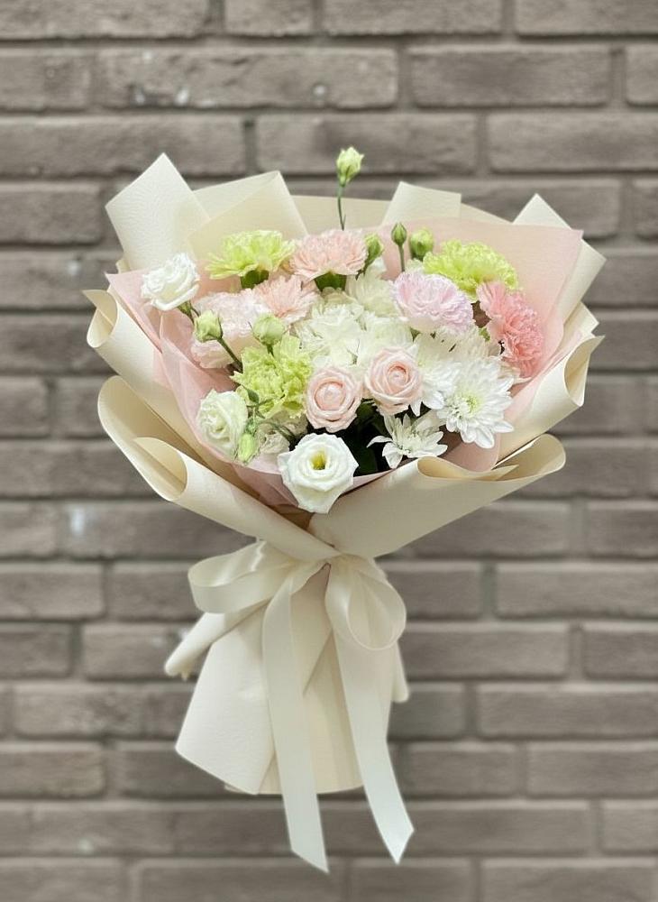 Букет цветов из: Гвоздики, Розы, Лизиантусы и Хризантемы в Турово