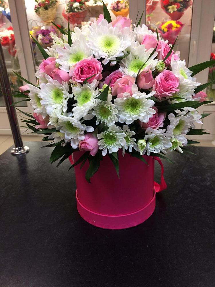 Цветочная композиция из Розы и Хризантемы в шляпной коробке в Турово